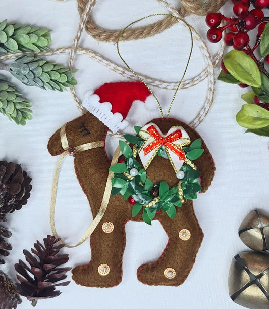 Traditional wreath camel